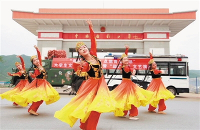 <p>　　音乐舞蹈学院文艺服务队赴吉林边防部队演出。</p><p>　　（图片由北方民族大学音乐舞蹈学院提供）</p>