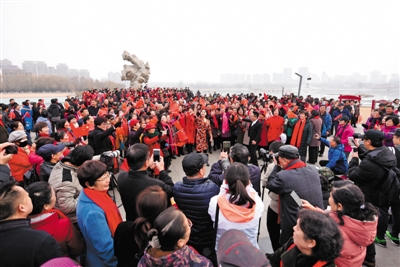 <p>　　市民们用歌声表达共庆祖国华诞、共享祖国荣光的美好。</p>