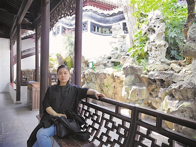 <p>　　蔡丽，现为宁夏文史馆研究员、宁夏艺术促进会理事、宁夏美术家协会会员、宁夏牡丹书画研究院副会长、宁夏政协书画院特聘画家、银川市职工书画院特聘画家。</p><p>　　蔡丽自小学习素描和水粉画，近年主攻国画牡丹，师从画家马建军、韩学书、任民业等，多次参加书画展览并获奖。</p>&&&&&&&&&&&&