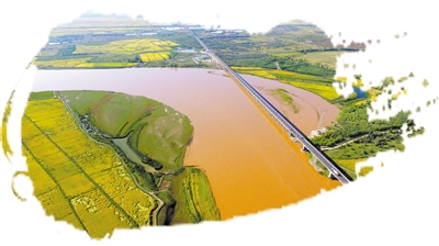 <p>　　平罗县黄河大桥，像巨龙横卧大河两岸。</p>