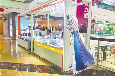 在各大商场和书店均设有儿童智能手表专柜。