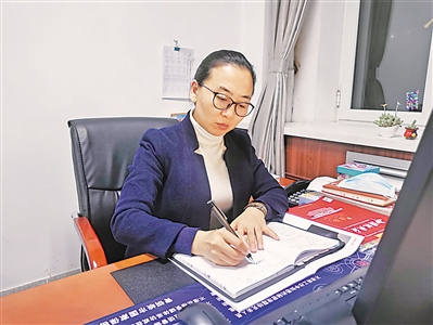 <p>　　　　自治区人大代表丁鹤。</p><p>　　　　（图片由受访者提供）　</p>