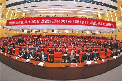<p>　　代表们认真聆听政府工作报告。本版图片均本报记者　李涛　左鸣远　王鼎　马楠　王晓龙　党硕　白茹　摄　　</p>