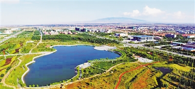 <p>　　黄河上扬300米，唤醒了沉睡的亘古荒原红寺堡，成就了如今的生态新城。　　　　　　　　　　　　　　　　　　　　　　　　　　　　　　　　　　　　　　　　　　　　　　　　　　　　　　　　　　　　　　　　　　　（红寺堡区委宣传部供图）</p>