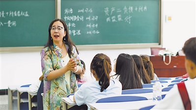 <p>　　课堂上的丁婷。　（图片由受访者提供）</p>