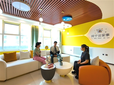家事法官正在调处一起婚姻纠纷。（资料图片）