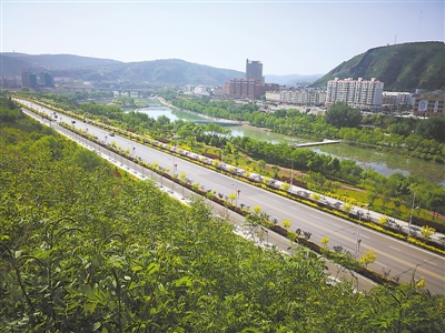 <p>　　河流环境治理，城市换新颜。</p>